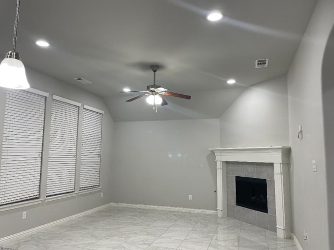 6809 Helena Way in McKinney, TX - Foto de edificio - Building Photo