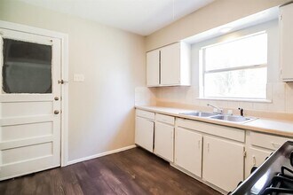 706 E Humble St in Baytown, TX - Building Photo - Building Photo