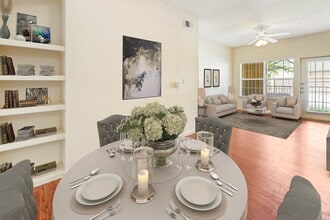 Stonehaven in Houston, TX - Foto de edificio - Building Photo