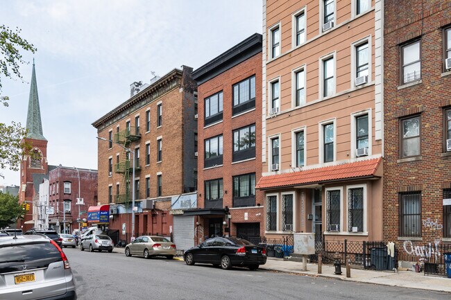 Maujer Place in Brooklyn, NY - Building Photo - Building Photo