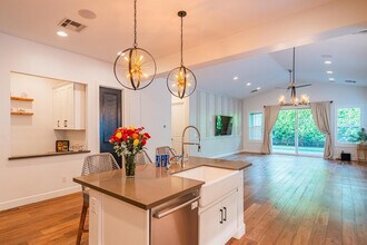 3850 E Crittenden Ln in Phoenix, AZ - Building Photo - Building Photo