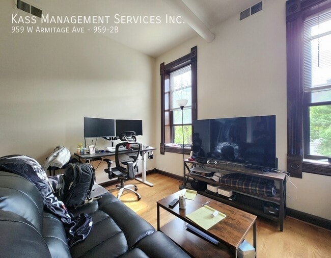 959 W Armitage Ave in Chicago, IL - Building Photo - Building Photo