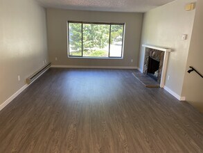 23624 99th Pl W, Unit Duplex A in Edmonds, WA - Foto de edificio - Building Photo