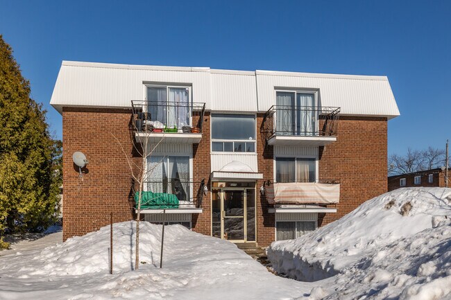 2265 De Vérone Rue in Laval, QC - Building Photo - Primary Photo