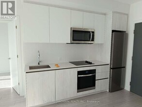 5858 Yonge St in Toronto, ON - Building Photo - Building Photo