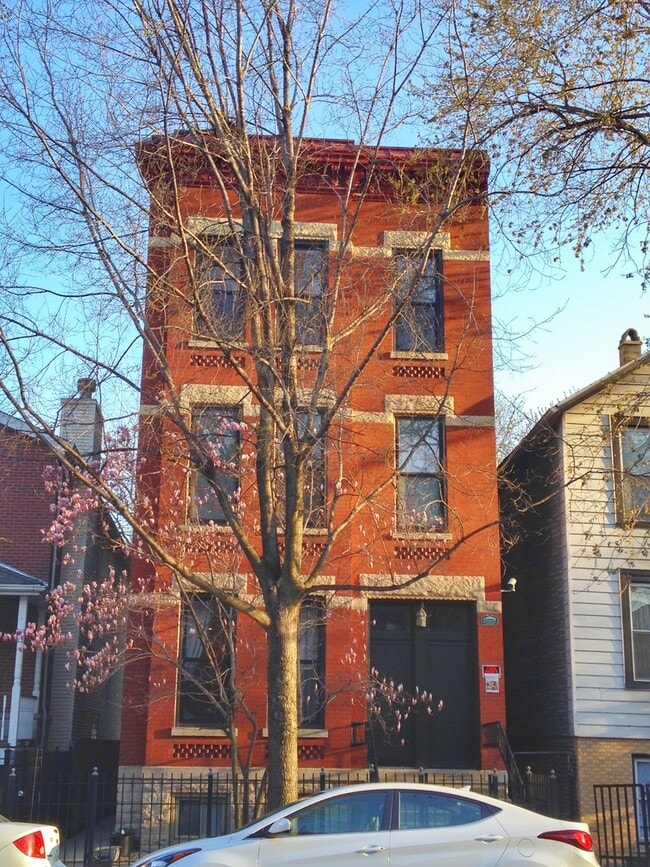 property at 1421 W Huron St