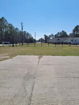 472 Ruben Wells Rd in Hinesville, GA - Building Photo