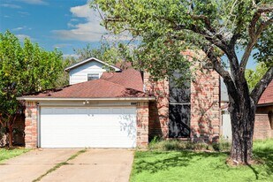 10731 Staghill Dr in Houston, TX - Building Photo