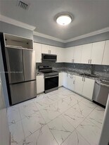 6610 Johnson St in Hollywood, FL - Building Photo