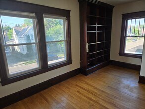 12 Platt St, Unit 12 Platt St Apt B in Winooski, VT - Foto de edificio - Building Photo