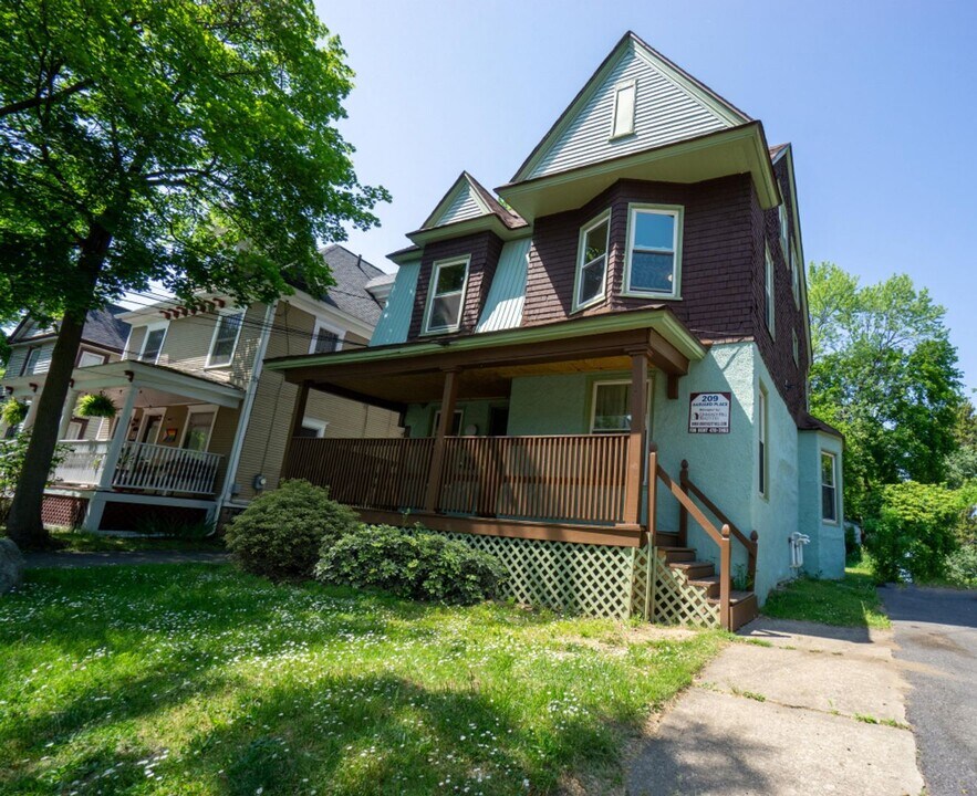 209 Harvard Pl in Syracuse, NY - Building Photo