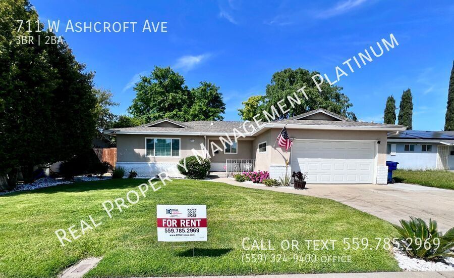 711 W Ashcroft Ave in Clovis, CA - Building Photo
