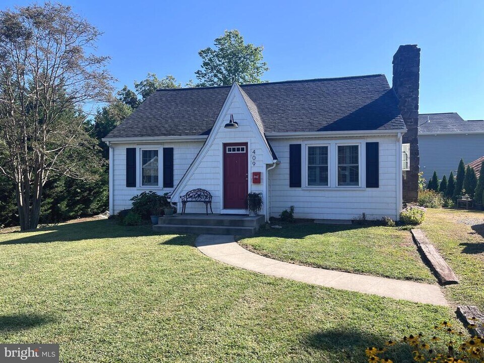 409 Clay St in Culpeper, VA - Building Photo