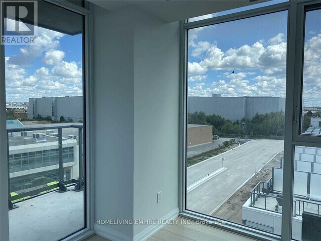 7895 Jane St in Vaughan, ON - Building Photo - Building Photo
