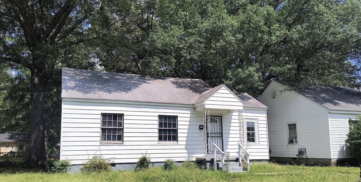 3007 S Poplar St in Pine Bluff, AR - Foto de edificio