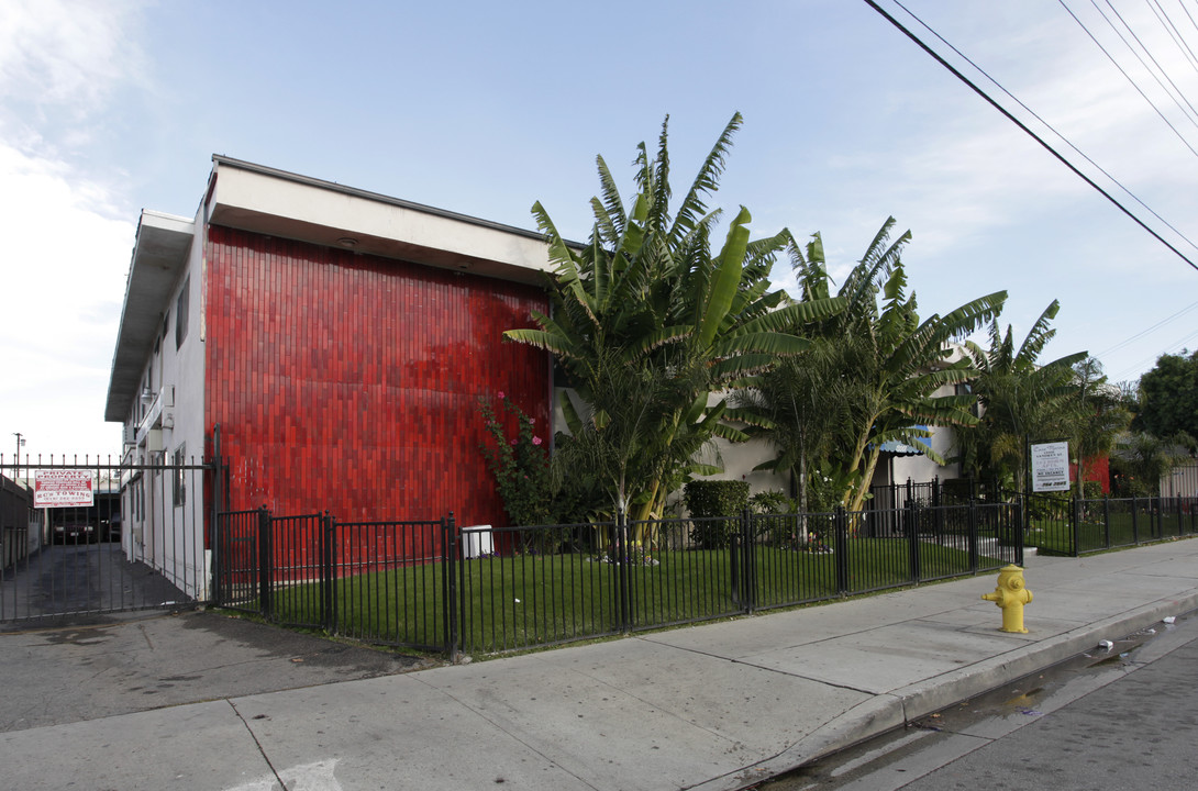 13001 Vanowen St in North Hollywood, CA - Building Photo