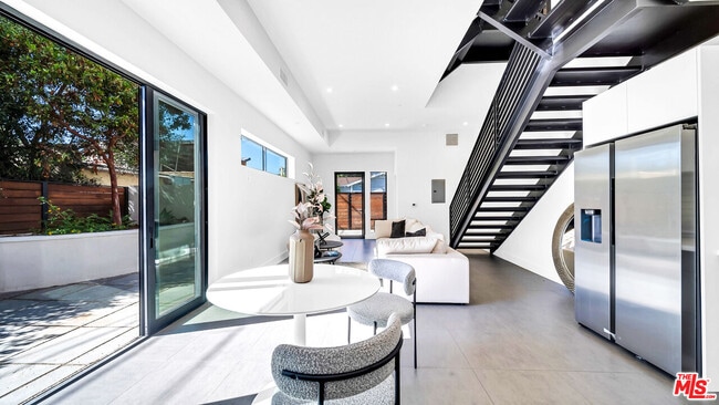 1123 N Formosa Ave in West Hollywood, CA - Building Photo - Building Photo