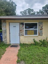5615-5618 8th St Ct E in Bradenton, FL - Building Photo