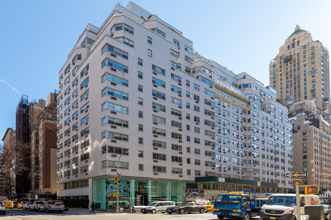 Charles House in New York, NY - Building Photo