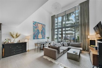 6000 Collins Ave in Miami Beach, FL - Building Photo - Building Photo