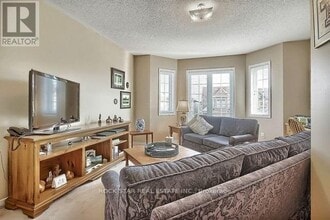 33 Chetholme Pl in Halton Hills, ON - Building Photo - Building Photo