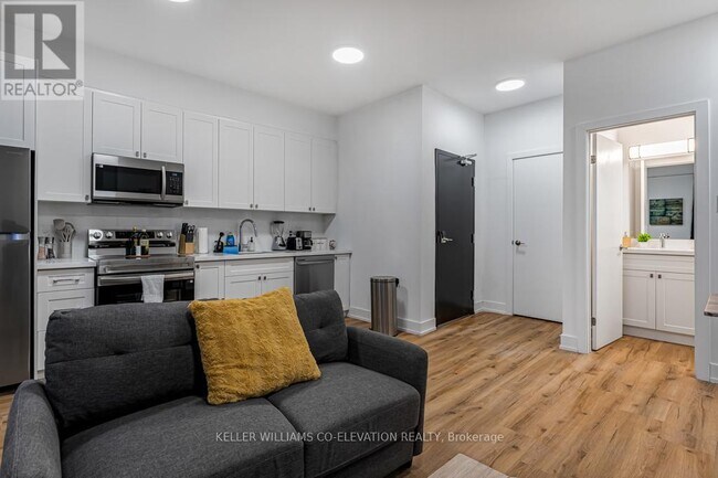 610 King St E in Hamilton, ON - Building Photo - Building Photo