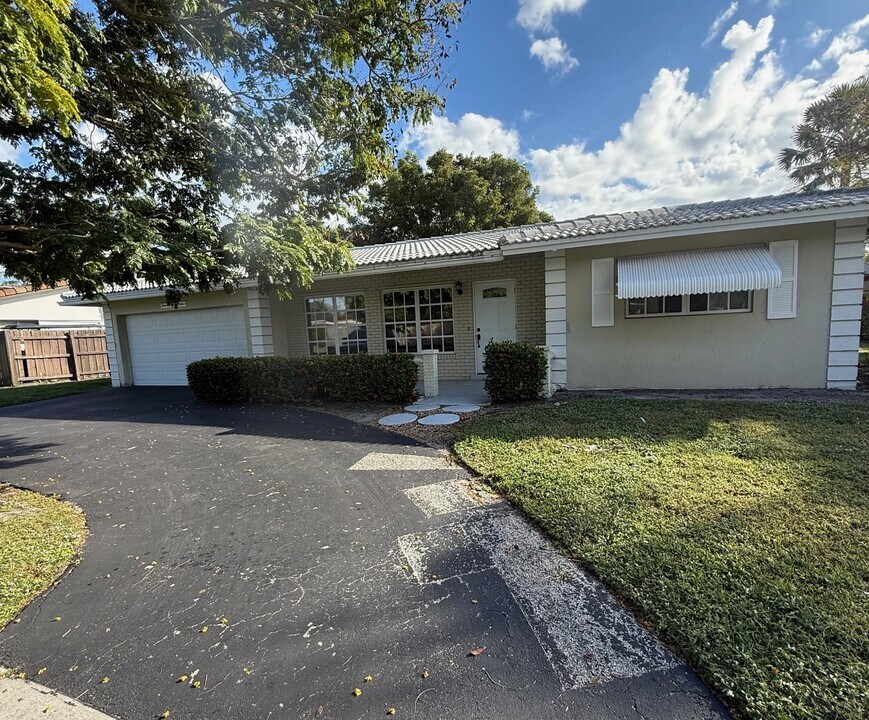 1424 SE 12th Ave in Deerfield Beach, FL - Foto de edificio