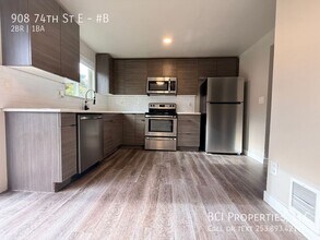 908 74th St E in Tacoma, WA - Building Photo - Building Photo