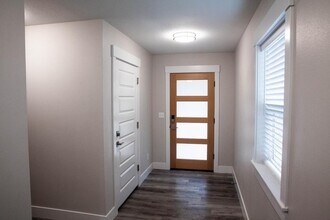 217 Oak St in Winlock, WA - Building Photo - Building Photo