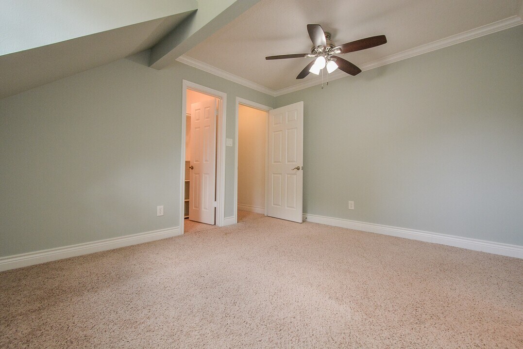 8010 White Marsh Ct in Spring, TX - Foto de edificio