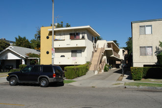 14633 Sylvan St in Van Nuys, CA - Building Photo - Building Photo