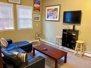 99 Spring St in Newport, RI - Building Photo - Building Photo