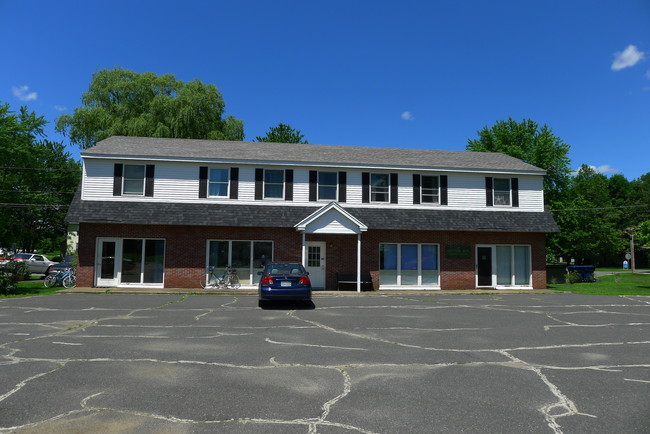 46 Old Amherst Rd in Sunderland, MA - Foto de edificio - Building Photo