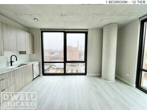 4641 N Broadway St, Unit 2 in Chicago, IL - Building Photo - Building Photo