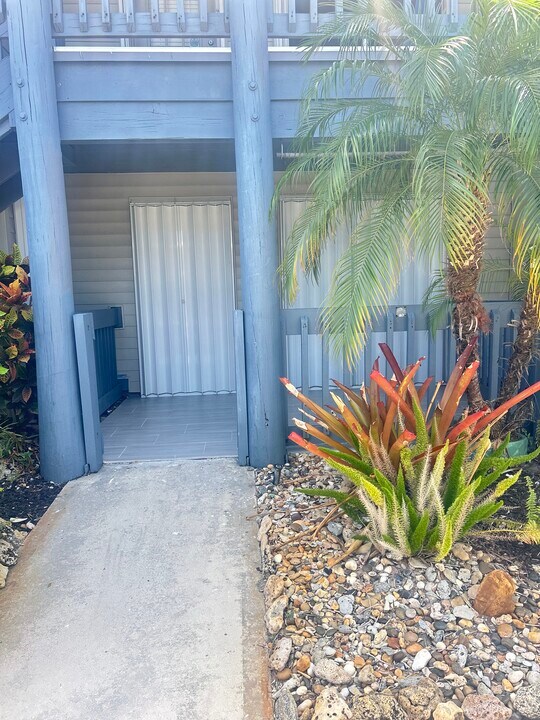 1585 NE Beacon Dr, Unit 1585 NE Beacon Drive 1103 in Jensen Beach, FL - Building Photo