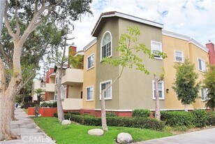 1215 E San Antonio Dr in Long Beach, CA - Building Photo