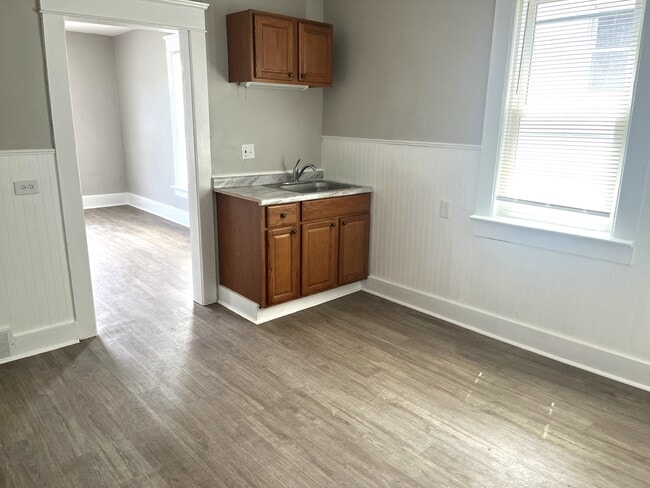 820 Wayne St, Unit 2