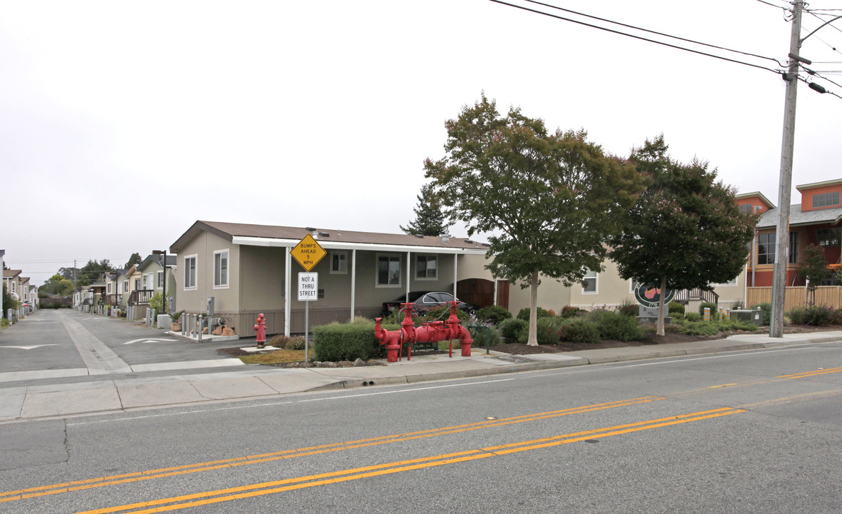 Pleasant Acres in Santa Cruz, CA - Foto de edificio