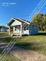 409 W Summit Ave in Ponca City, OK - Building Photo
