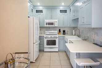 212 SE A St in Bentonville, AR - Building Photo - Building Photo