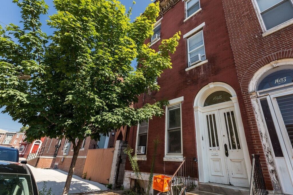 1625 Brown St in Philadelphia, PA - Building Photo