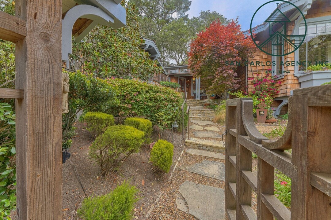 2 Pine Ridge Way in Carmel By The Sea, CA - Building Photo