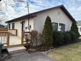 1657 Redwood Dr in Kingsport, TN - Building Photo