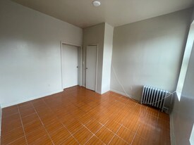 636 Sheffield Ave in Brooklyn, NY - Building Photo