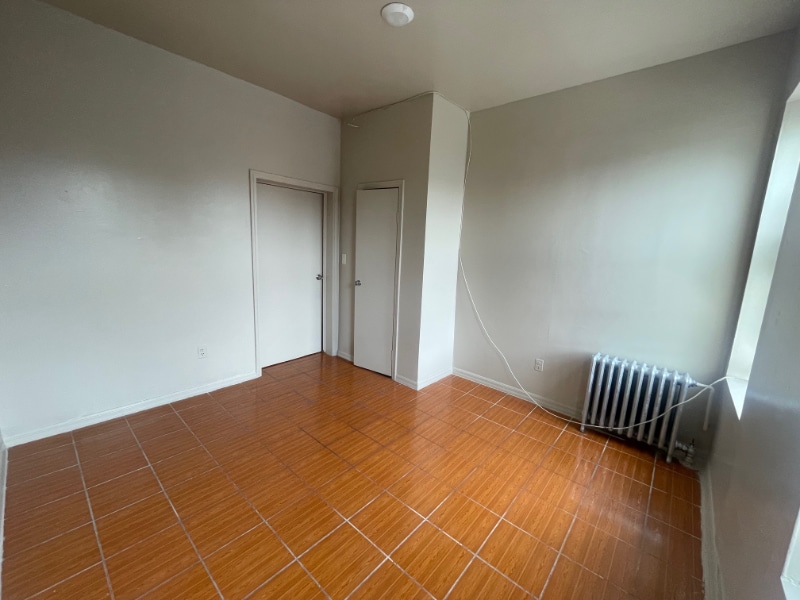 636 Sheffield Ave in Brooklyn, NY - Building Photo