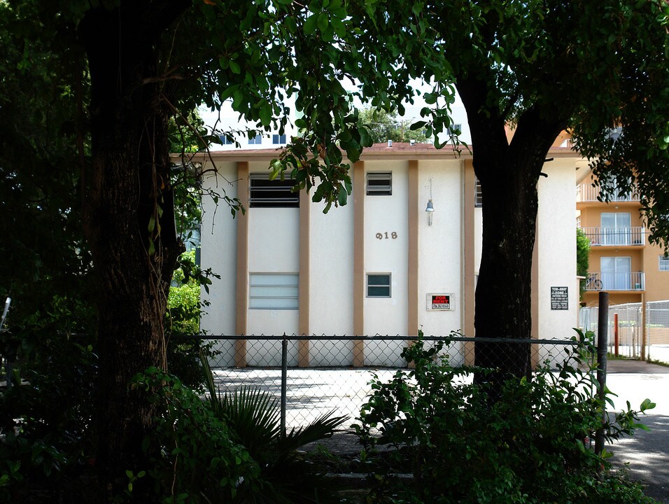 918 NW 5th St in Miami, FL - Foto de edificio