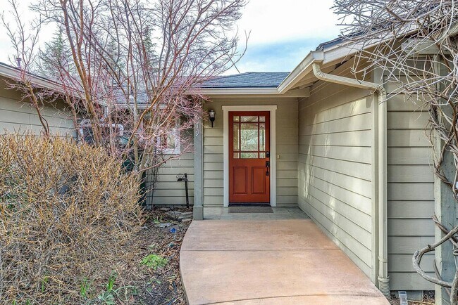 679 Clay St in Ashland, OR - Building Photo - Building Photo