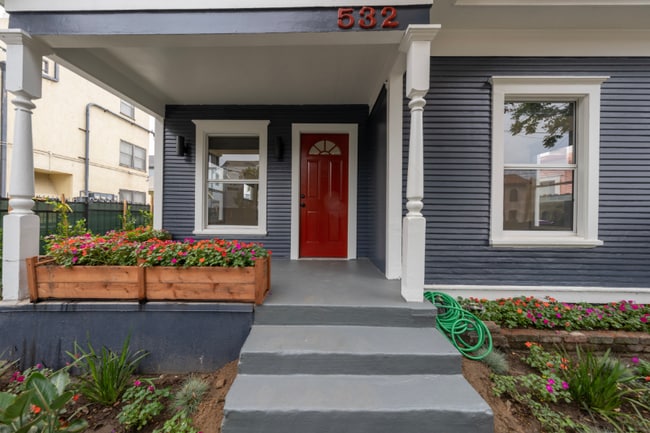 property at 532 W 5th St