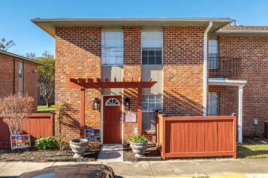 Colonial Estates in Thibodaux, LA - Foto de edificio