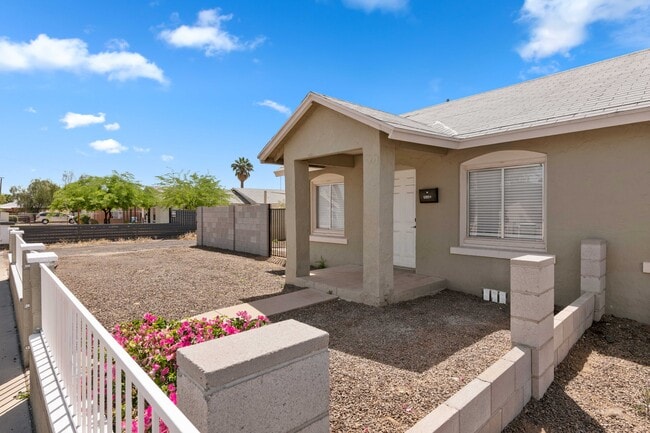 property at 425 N 13th Pl